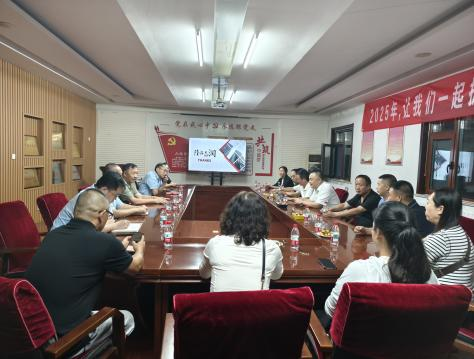 新疆客戶代表團(tuán)一行蒞臨隆鑫天潤(rùn)公司進(jìn)行考察